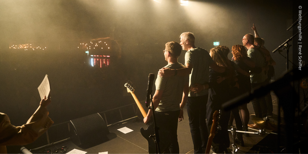 viadee Band auf der Bühne bei Rock gegen Hunger 2024 in Köln